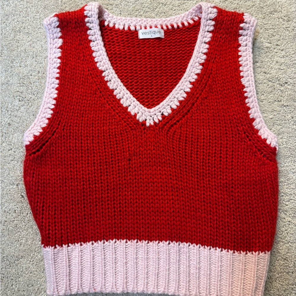 Vestique Red & Light Pink Cropped Knit V-Neck Sweater